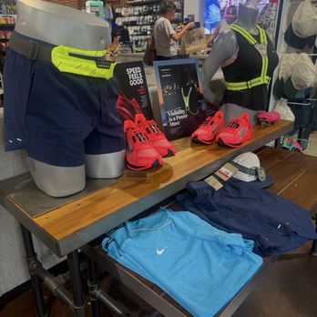 Fleet Feet - Running gear for men and women - Shoe Stores Near Me - Sacramento, California Fleet Feet - Running gear for men and women - Shoe Stores Near Me - Sacramento, California