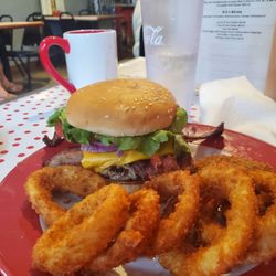Red's Kitchen - Bacon cheeseburger with onion rings