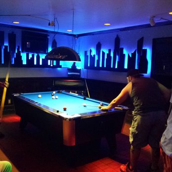 Skyline Bar - a man playing pool in a bar - Lounges Near Me - New York, New York Skyline Bar - a man playing pool in a bar - Lounges Near Me - New York, New York