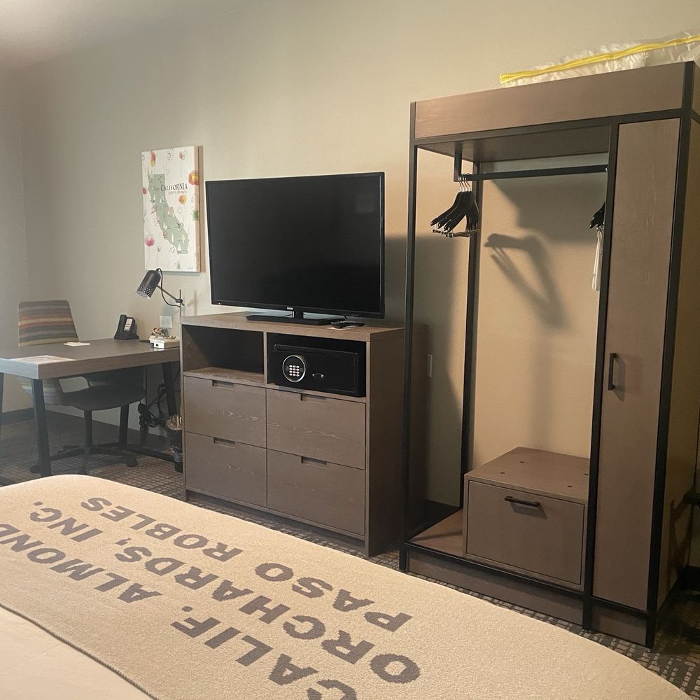 Oxford Suites Paso Robles - King room - Hotels Near Me - Paso Robles, California Oxford Suites Paso Robles - King room - Hotels Near Me - Paso Robles, California