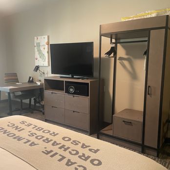 Oxford Suites Paso Robles - King room - Hotels Near Me - Paso Robles, California Oxford Suites Paso Robles - King room - Hotels Near Me - Paso Robles, California