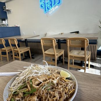 Silom Thai Cuisine - Pad Thai noodle - Thai Near Me - Vancouver, British Columbia Silom Thai Cuisine - Pad Thai noodle - Thai Near Me - Vancouver, British Columbia