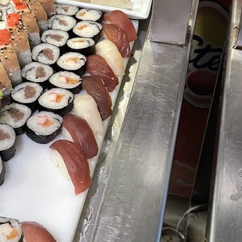 Sal e Brasa Prime - This sushi was partially cooked from the exhaust of a freezer blowing on it - Steakhouses Near Me - Cabo Branco, PB