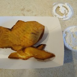 Cafe Taiyaki 52 - Single Taiyaki with Matcha custard. Comes with side of whipped cream. $4.25.