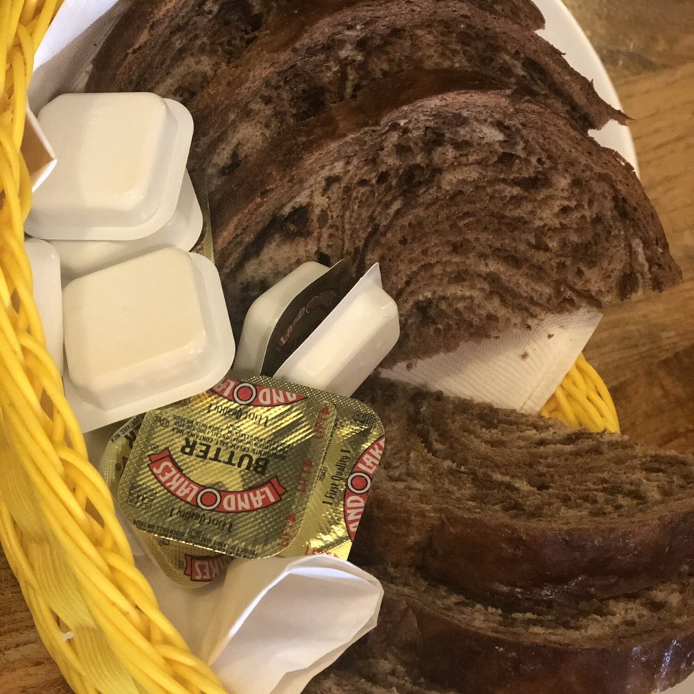 Der Lindenbaum - Basket of bread (extra $$) - German Near Me - Fredericksburg, Texas
