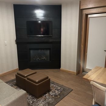 Moose Hotel & Suites - Hotels Near Me - Banff, Alberta Moose Hotel & Suites - Hotels Near Me - Banff, Alberta