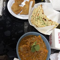 Samosas, naan, Kadai Paneer