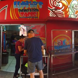Order on the right, add toppings in the middle and pay on the left. Order on the right, add toppings in the middle and pay on the left.