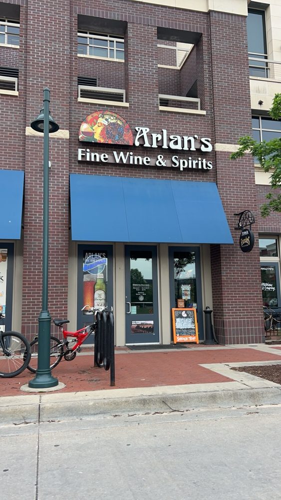Arlan's Fine Wine and Spirits Logo