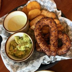 El Chamo Bar & Grill - Appetizer platter