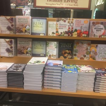 Barnes and Noble - In the entrance - Bookstores Near Me - Livingston, New Jersey