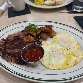 Madi - Corned beef & hash - Breakfast & Brunch Near Me - San Diego, California Madi - Corned beef & hash - Breakfast & Brunch Near Me - San Diego, California