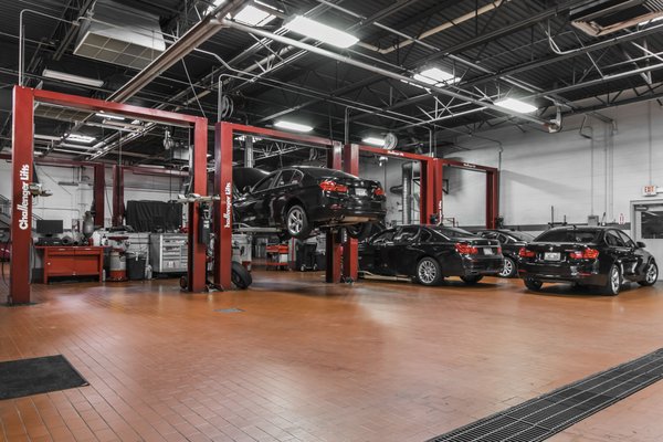 BMW OF LOUISVILLE - Updated August 2025 - 38 Photos & 80 Reviews - 2200 ...