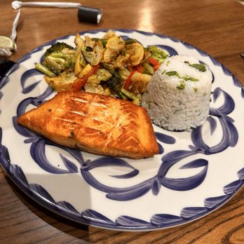 Delia's Mexican Grill - Stadium - El Salmon and Fresh Mixed Vegetables. - Mexican Near Me - Columbia, Missouri