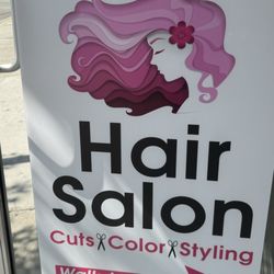 Linh's Beauty Salon - Sign outside the door