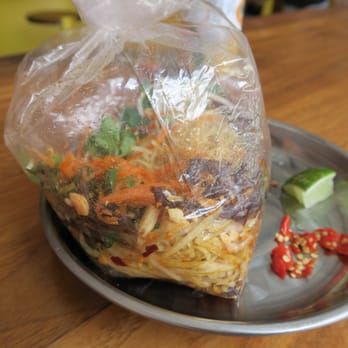 Le Red Tiger - Green Papaya Salad with Beef Jerky - Vietnamese Near Me - Montreal, Quebec