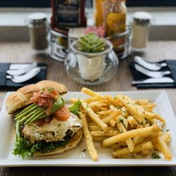 Scotties Bistro - Bistro Burger