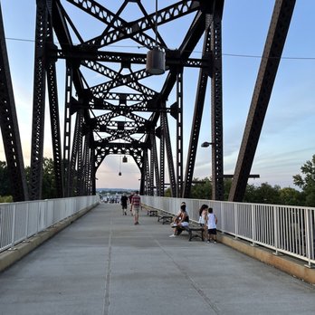 Big Four Bridge - Spans - Landmarks & Historical Buildings Near Me - Louisville, Kentucky Big Four Bridge - Spans - Landmarks & Historical Buildings Near Me - Louisville, Kentucky