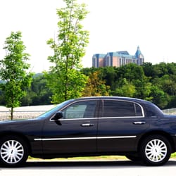 Branson Limousine & Executive Charter - Town Car sedans