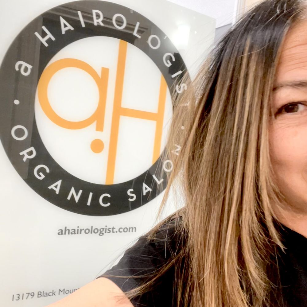 A Hairologist Organic Salon Logo