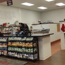 Counter, (Where they make the Primo's)