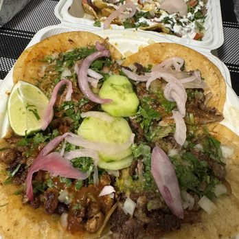 Margaritas Taqueria - A mixed plate of different taco meats: carnitas, suadero, birria, chorizo - Food Trucks Near Me - Sunnyvale, California Margaritas Taqueria - A mixed plate of different taco meats: carnitas, suadero, birria, chorizo - Food Trucks Near Me - Sunnyvale, California