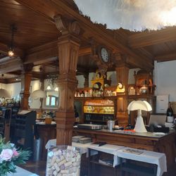 Maison des Têtes - Restaurant des Têtes - Brasserie Historique - Warm interior view of the bar area of the Brasserie Historique