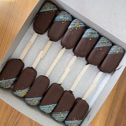 Cream n’ Crumble - Cheesecake Pops dipped into dark chocolate