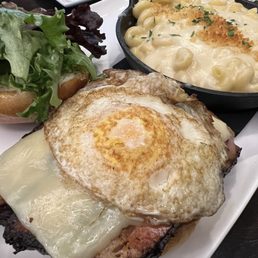 BLE (Bacon, Lettuce, Egg) and Side Mac & Cheese BLE (Bacon, Lettuce, Egg) and Side Mac & Cheese