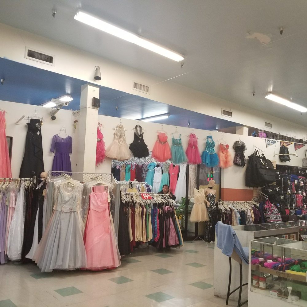El Monte Mall - They'll say whatever to get you to buy from them and then screw you over in every way possible DON'T GO INTO THIS STORE - Shopping Centers Near Me - El Monte, California