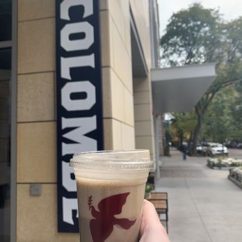 La Colombe Coffee Workshop - Latte + Storefront - Coffee & Tea Near Me - Chicago, Illinois La Colombe Coffee Workshop - Latte + Storefront - Coffee & Tea Near Me - Chicago, Illinois