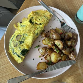 Saltwater Coastal Grill - Omelette - Mediterranean Near Me - Rosemont, Illinois