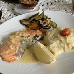 Salmon with butter sauce and veggies - €18.80 Salmon with butter sauce and veggies - €18.80