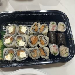 Yellowtail Scallion Roll