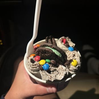 Sweet Charlie's - Wonderfilled, no drizzle, m&m's, and Oreo cookies - Ice Cream & Frozen Yogurt Near Me - Galt, California Sweet Charlie's - Wonderfilled, no drizzle, m&m's, and Oreo cookies - Ice Cream & Frozen Yogurt Near Me - Galt, California