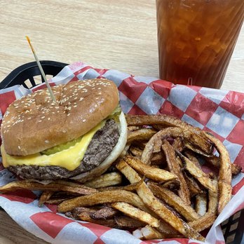 Azle Cafe - Cheeseburger basket - Breakfast & Brunch Near Me - Azle, Texas Azle Cafe - Cheeseburger basket - Breakfast & Brunch Near Me - Azle, Texas