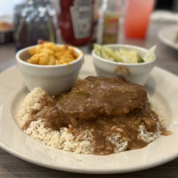 Mr B's Southern Kitchen - Traditional Smothered Pork Chop, rice, Macaroni and Cheese, Cabbage, strawberry Homemade Lemonade - Soul Food Near Me - Tampa, Florida