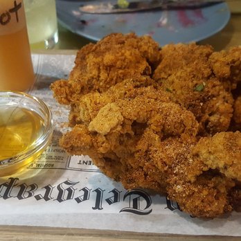 7th & Carson - The 4 fried chicken wings, drizzle honey on top. - New American Near Me - Las Vegas, Nevada 7th & Carson - The 4 fried chicken wings, drizzle honey on top. - New American Near Me - Las Vegas, Nevada