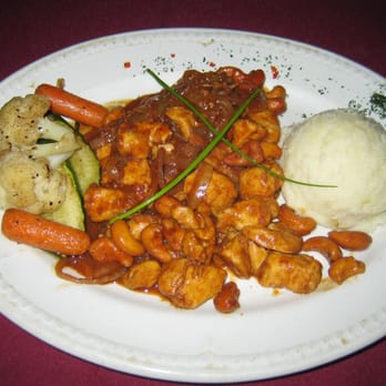 Antiquity Restaurant - Chicken Cashew - Sliced breast of chicken flambéed with sherry, soy sauce, onion, cashews and New Mexican red chili - Seafood Near Me - Albuquerque, New Mexico