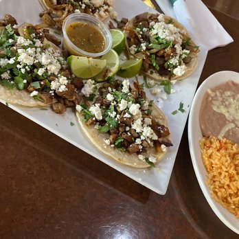 El Vaquero Mexican Restaurant - Tacos de Carne Asada - Mexican Near Me - Perrysburg, Ohio