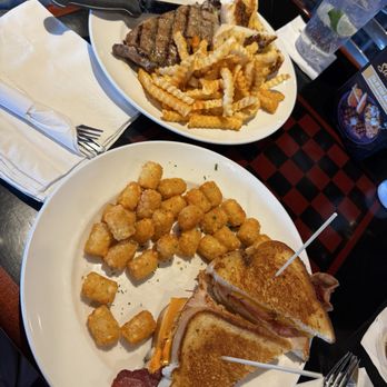 Fox & Hound - Schaumburg, IL - American Near Me - Schaumburg, Illinois