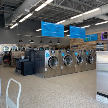 YoWash Laundromat - Laundromat Near Me - Four Corners, Florida