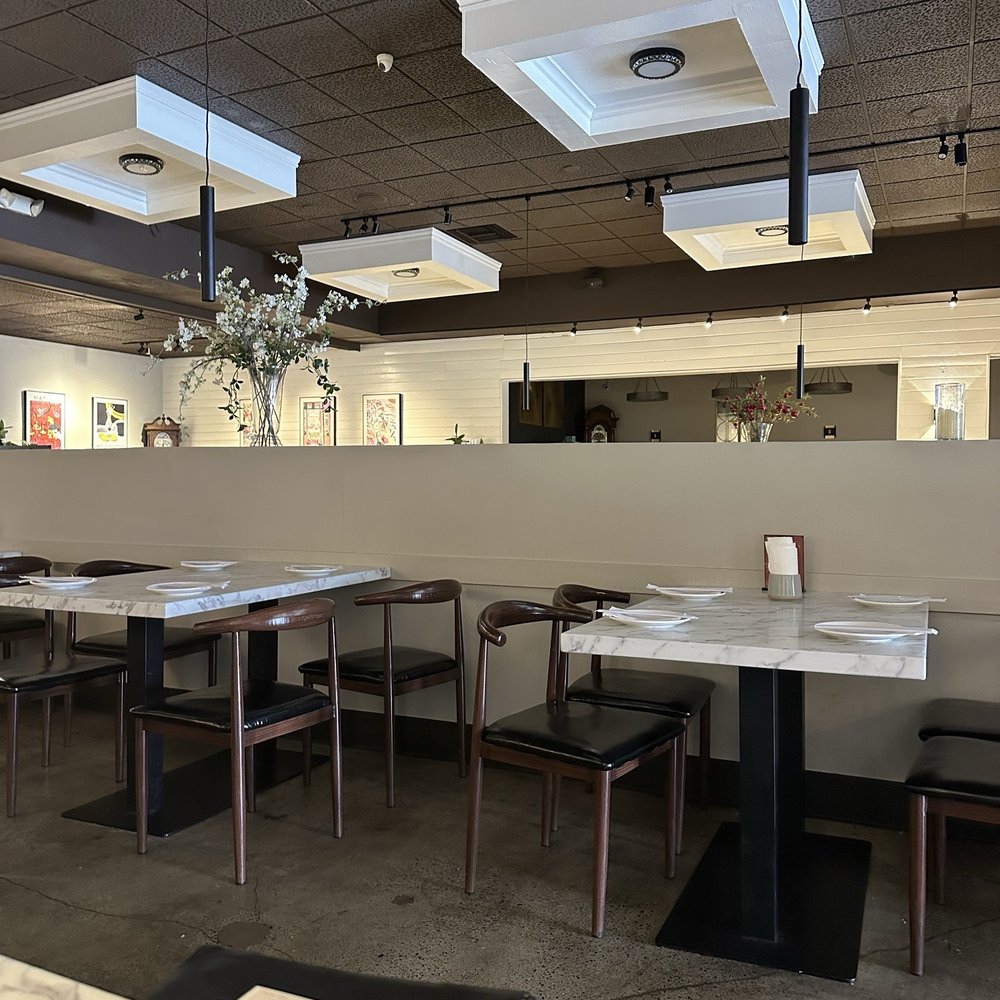 Favori Restaurant - Dark and empty - Vietnamese Near Me - Garden Grove, California Favori Restaurant - Dark and empty - Vietnamese Near Me - Garden Grove, California