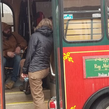 Ray Michelle's Italian Eats - Bad weather? No worries! They invited people in to get out of the rain. - Food Trucks Near Me - Reno, Nevada