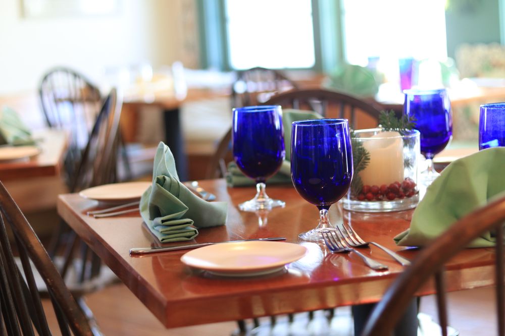 LESLIE’S TAVERN Updated November 2024 31 Photos & 70 Reviews 660