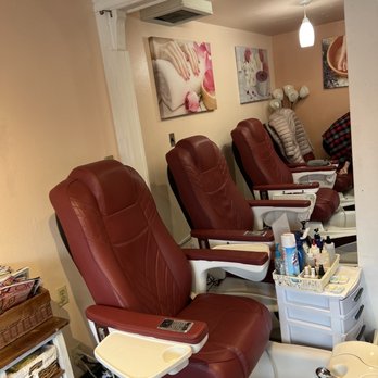 Main St Nails & Spa - Nail Salons Near Me - Edmonds, Washington