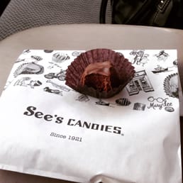 A free sample with creamy chocolate filling! All the chocolates I bought were delicious. A free sample with creamy chocolate filling! All the chocolates I bought were delicious.