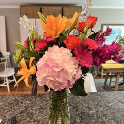 Anabella's Flowers & Gifts