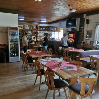Am Brünnchen - Teil des Innenraums mit Bar, Wirt und Service - Greek Near Me - Frankfurt, HE Am Brünnchen - Teil des Innenraums mit Bar, Wirt und Service - Greek Near Me - Frankfurt, HE