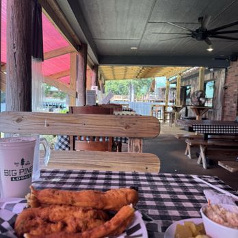 Big Pines Lodge - American Near Me - Karnack, Texas